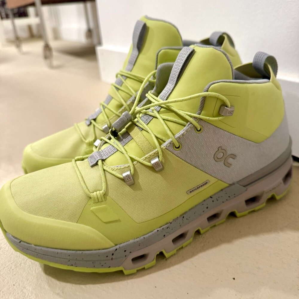 On Cloudtrax waterproof hiking boots WM 9.5